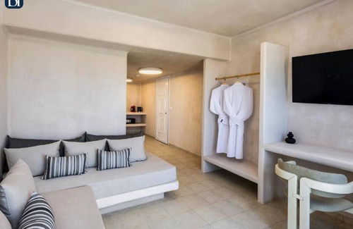 Karterados Apartment | BH589 - C - Suite Santorini
