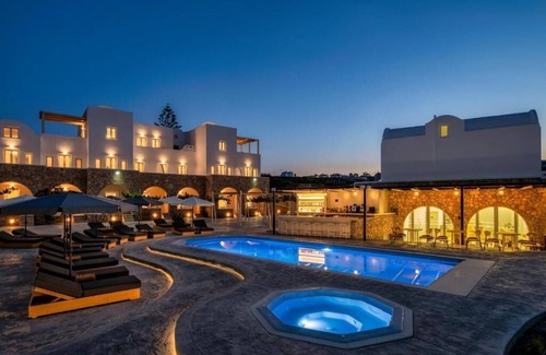 Karterados Apartment | BH590 - C - Suite Santorini