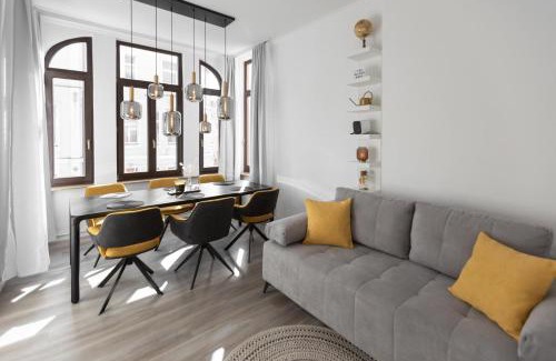 Nord-Mitte Apartment | Bheaven I Golden Wave Premium Apartment