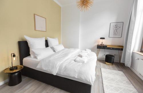 Nord-Mitte Apartment | Bheaven I Golden Wave Premium Apartment