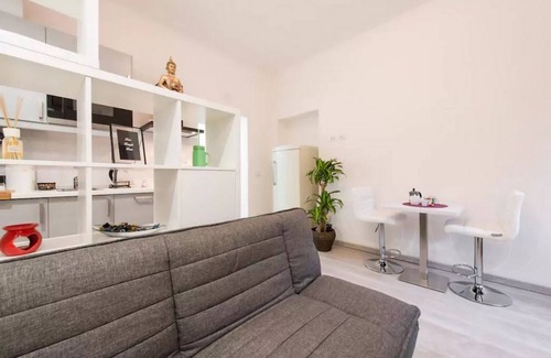 Porta Garibaldi Apartment | Bianca The White House for 3 ☆ Porta Garibaldi Island