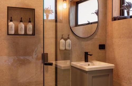 Bicheno House | Bicheno Garden Cottages