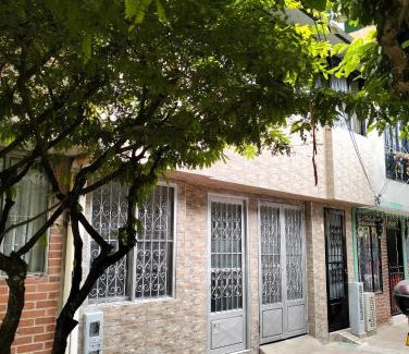 Ibague House | Bienvenido a tu segundo hogar a dos cuadras del centro recreaciónal lagos club comfatolima