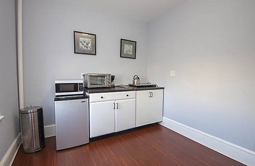 Weehawken Apartment | Big 1Br private and minutes away from Times Square
