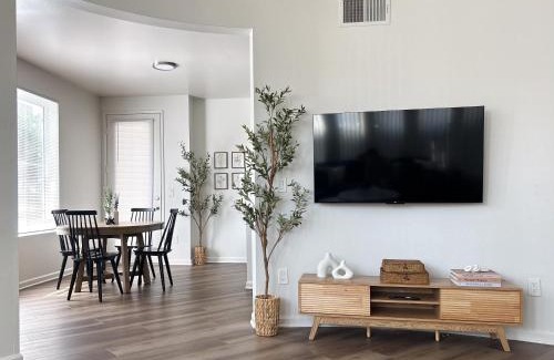 Marina del Rey Apartment | Big 3BD 2BA Apt with Pool and Gym near Venice Beach