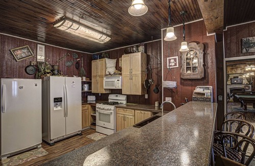 St Germain Cabin | BIG! 5 BDRM- 3BA Log House, Big St Germain Lake, SLEEPS 10, outside bar, beach