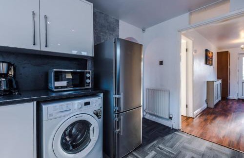 Leeds House | BIG 7xGuest House 3xVan Locked CarPort Garden Leeds & Bradford