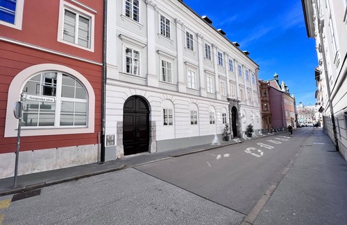 Ljubljana Old Town Apartment | Big and spaceous modern apartment