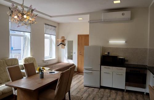 Liberty Avenue Apartment | Big apartment in city center