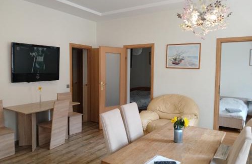 Liberty Avenue Apartment | Big apartment in city center