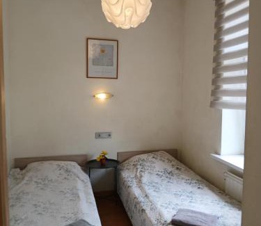 Liberty Avenue Apartment | Big apartment in city center