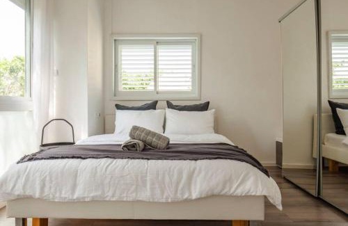 Tel Aviv Apartment | Big Apartment Next to Gordon Beach Plus Free Parking
