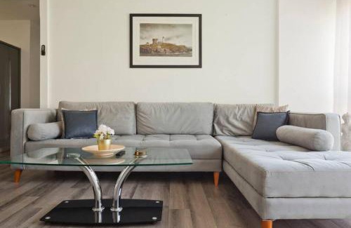 Tel Aviv Apartment | Big Apartment Next to Gordon Beach Plus Free Parking