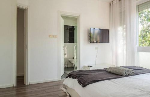 Tel Aviv Apartment | Big Apartment Next to Gordon Beach Plus Free Parking