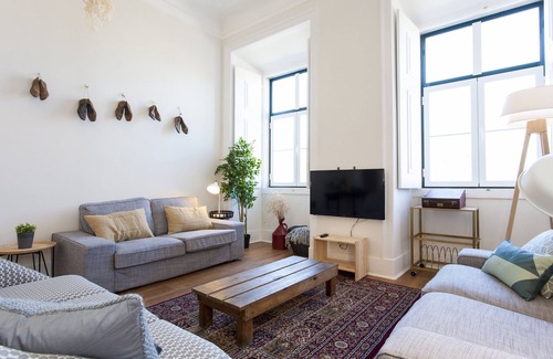 Encarnacao Apartment | Big Bairro Alto 2E up to 27 guests by Central Hill