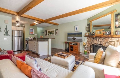 Boulder Bay Condo | Big Bear Getaway Steps to Lake