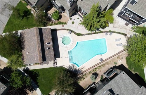 Boulder Bay Condo | Big Bear Getaway Steps to Lake