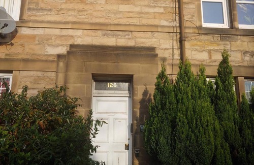 Craigleith House | Big Bedroom Close To City Center with Breakfast Included