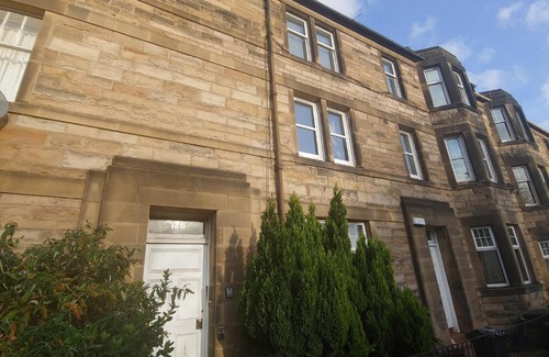 Craigleith House | Big Bedroom Close To City Center with Breakfast Included