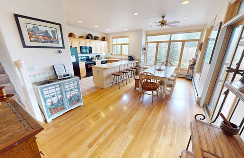 Frisco House | Big End Unit, Deck! Near Lake Trail. Walk/Drive to Dining, Shops, Events