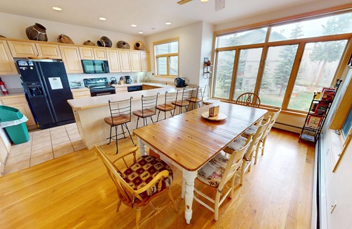 Frisco House | Big End Unit, Deck! Near Lake Trail. Walk/Drive to Dining, Shops, Events