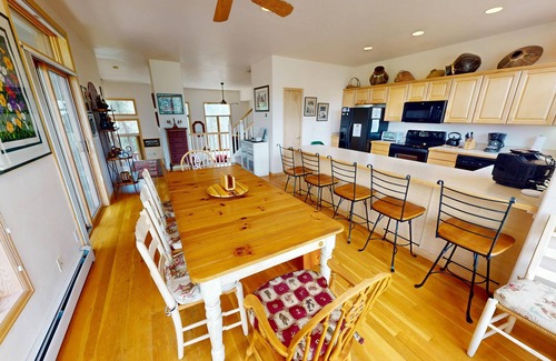 Frisco House | Big End Unit, Deck! Near Lake Trail. Walk/Drive to Dining, Shops, Events