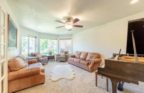 Coeur d'Alene House | Big Family Getaway- Theater Room- BBQ- Play Room- Fire Pit