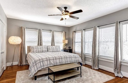 Boulevard Oaks House | BIG Groups Welcome!