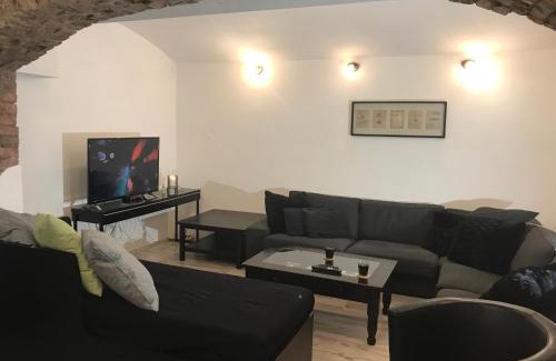 Vrsovice Apartment | Big Homebase with Billardtable