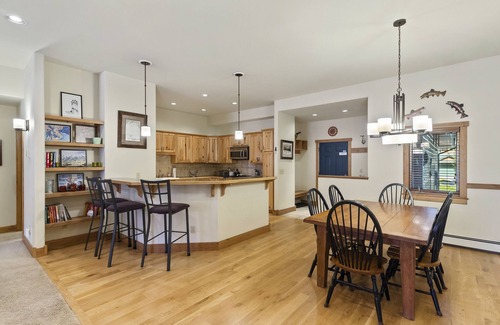 Steamboat Springs House | Big Kitchen - On Ski Bus Line - Comm Hot Tub