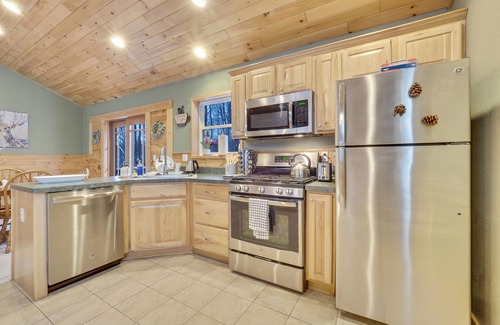 Gaylord Cabin | Big Lake Cabin with Hot Tub/Kayaks/Ping Pong/Cable