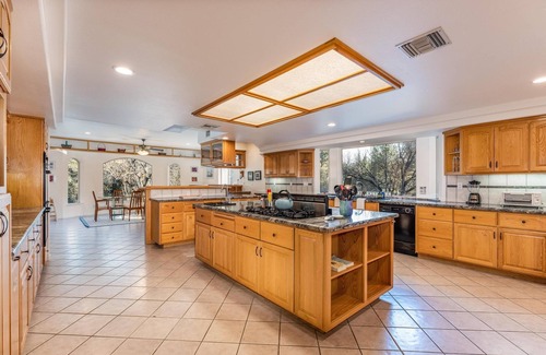 Oakhurst House | Big Oak Manor w/movie theater, hot tub, sleeping for 20!