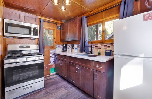 Big Bear Lake Cabin | Big Pines Lakeside Studio Cottage at Big Bear Lake