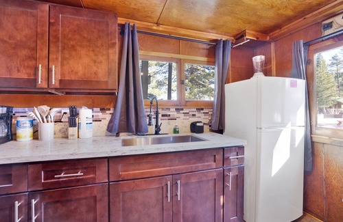Big Bear Lake Cabin | Big Pines Lakeside Studio Cottage at Big Bear Lake