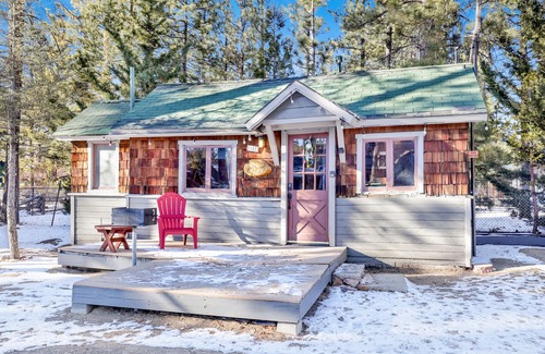 Big Bear Lake Cabin | Big Pines Lakeside Studio Cottage at Big Bear Lake