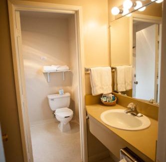 Lakeside Park Hotel | Big Pines Mountain House