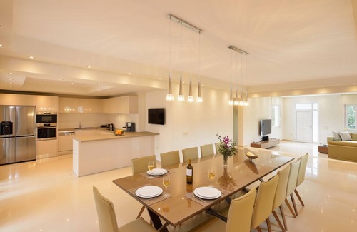 Souda Villa | Big pool - Walk to beach & grocery- Jacuzzi -BBQ