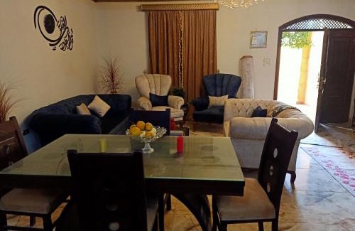 Al Haram Villa | Big pyramid view house