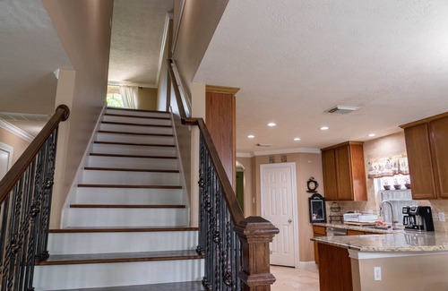 Barker House | Big Relaxing 4 bedroom house, close to I10 and 99