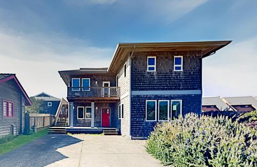 Neskowin House | Big Retreat