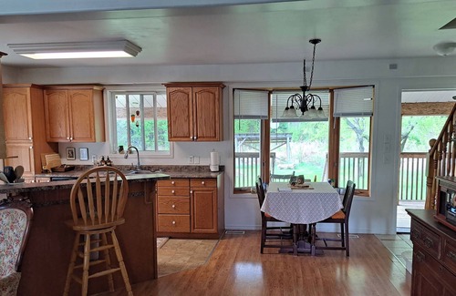 Bancroft House | Big, rustic cottage with all the amenities. Pet Friendly! Jet tub! Fire Pit!