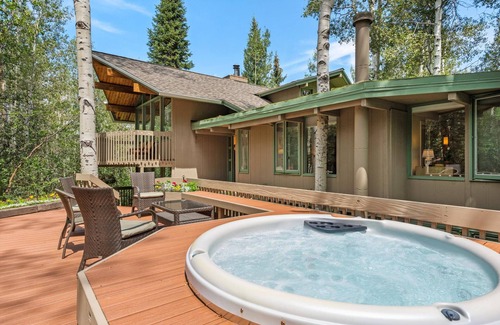 Aspen House | Big Savings, More Nights! 15% off 3 night stays thru Dec 14