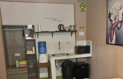 Quezon City Apartment | BIG SIZE ROOM 2 beds MODERN COZY COMFY RELAX STAY FIBER INTERNET NEAR FISHER QC