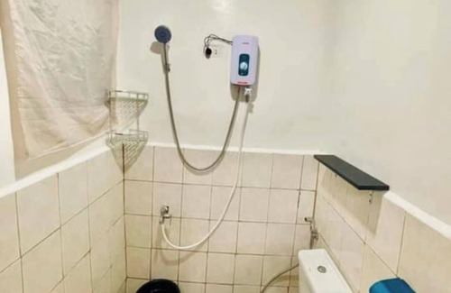 Quezon City Apartment | BIG SIZE ROOM 2 beds MODERN COZY COMFY RELAX STAY FIBER INTERNET NEAR FISHER QC