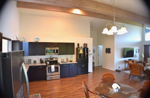 Ocean View House | Big Spacious Elevated View Home, Minutes to VNP,nMyra's Blue Hawaii House