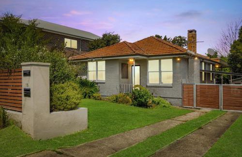 Oatlands House | Big Stylish 3 bed house with Free Parking