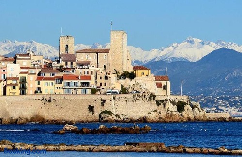 Antibes Old Town Apartment | Bijou Apartment in Safranier - Old Town Antibes