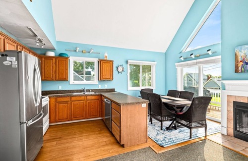 Bonnet Shores House | Bike or walk to Kelly Beach in Bonnet Shores! Bright&Spacious Beach Home!