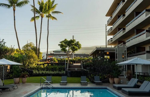 Historic Kailua Village House | Bikes, Yoga Session, Pool & Garden Peace – All You Need for an Island Recharge