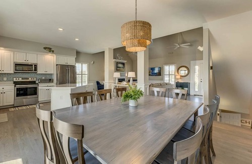 Sandbridge House | Bikini Blonde | 715 ft to the beach | Private Pool and Hot Tub